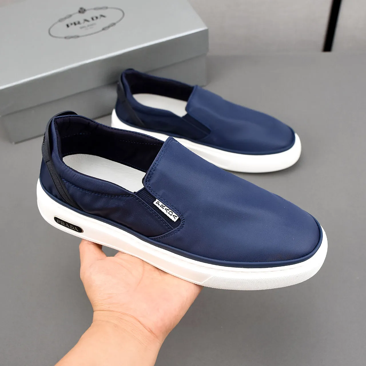 PP400❣️❣️❣️Prada breathable cloth shoes, the upper is made of comfortable and breathable fabric, and the ultra-light soft foam outsole. Men's size 39-44.